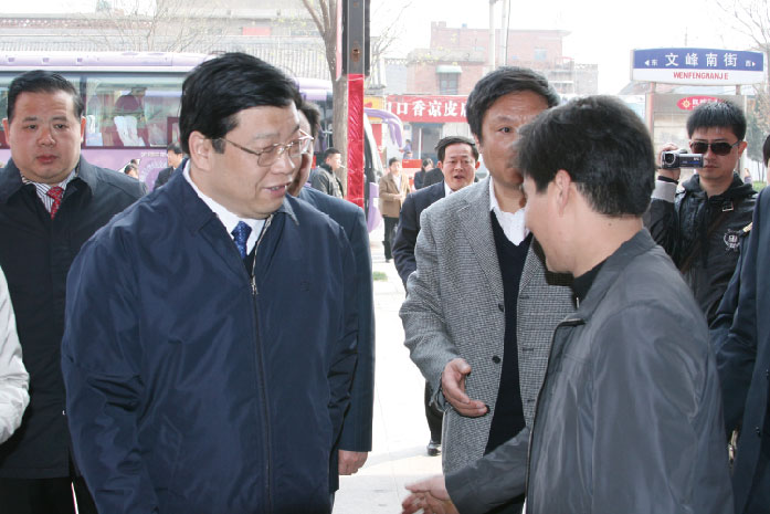2010年安阳市原市委书记张广智、市长马林青光临尊龙集团官网总部视察工作